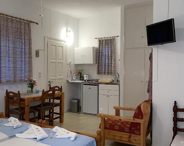 Ξενοδοχείο με διαμερίσματα Gelly's 3*