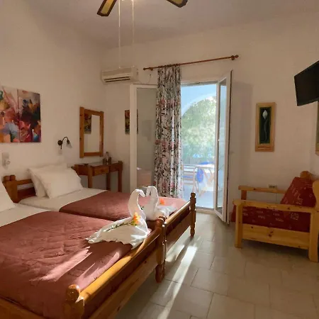 Gelly's 3* Aliki (Paros)