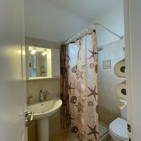 Gelly's Aparthotel 3*